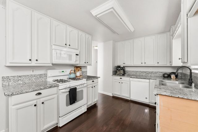 6353 La Cienega Dr, North Highlands, CA 95660