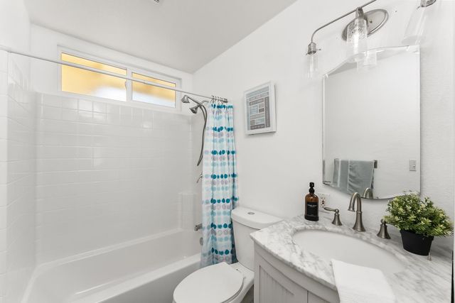 6353 La Cienega Dr, North Highlands, CA 95660