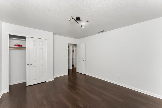 6353 La Cienega Dr, North Highlands, CA 95660