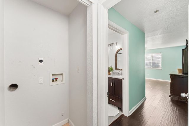 6353 La Cienega Dr, North Highlands, CA 95660