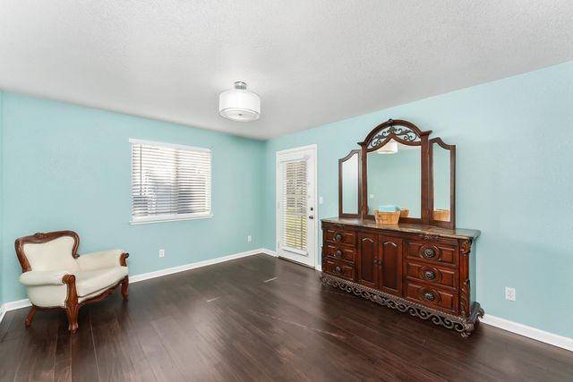 6353 La Cienega Dr, North Highlands, CA 95660