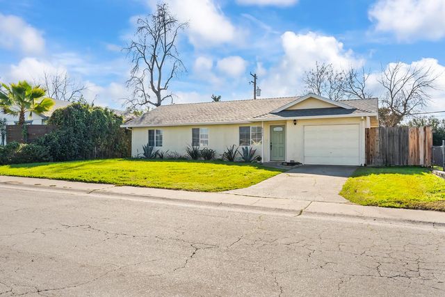 6353 La Cienega Dr, North Highlands, CA 95660