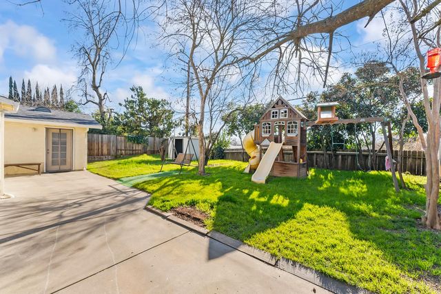 6353 La Cienega Dr, North Highlands, CA 95660