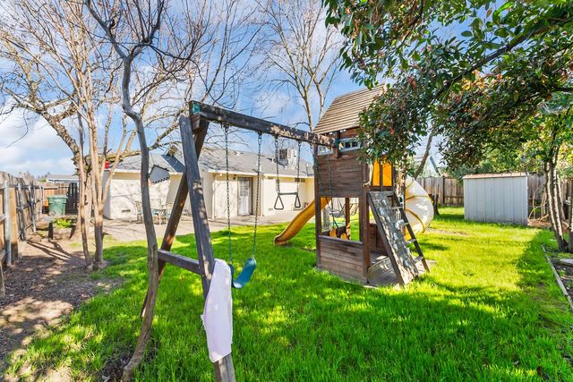 6353 La Cienega Dr, North Highlands, CA 95660