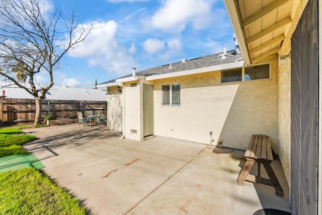 6353 La Cienega Dr, North Highlands, CA 95660