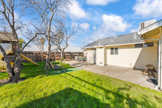 6353 La Cienega Dr, North Highlands, CA 95660