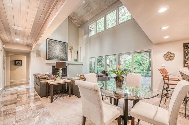 2352 W Loma Linda Avenue, Fresno, CA 93711