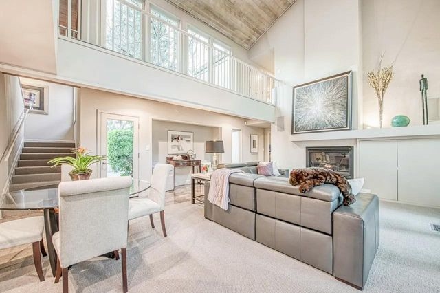 2352 W Loma Linda Avenue, Fresno, CA 93711