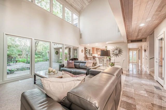 2352 W Loma Linda Avenue, Fresno, CA 93711