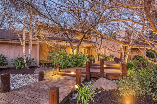 2352 W Loma Linda Avenue, Fresno, CA 93711