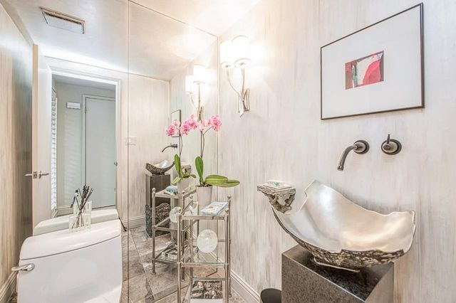 2352 W Loma Linda Avenue, Fresno, CA 93711