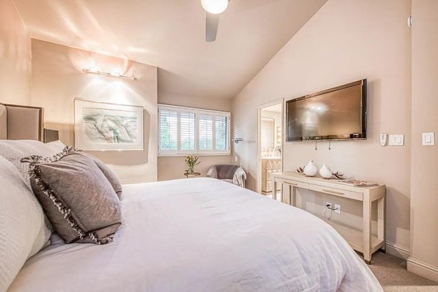 2352 W Loma Linda Avenue, Fresno, CA 93711