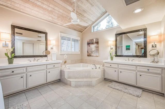 2352 W Loma Linda Avenue, Fresno, CA 93711