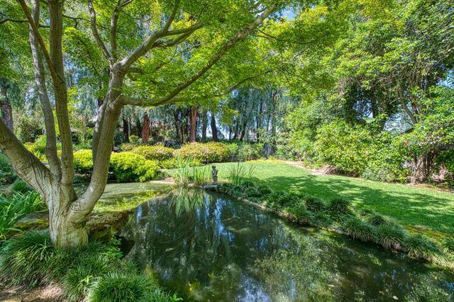 2352 W Loma Linda Avenue, Fresno, CA 93711