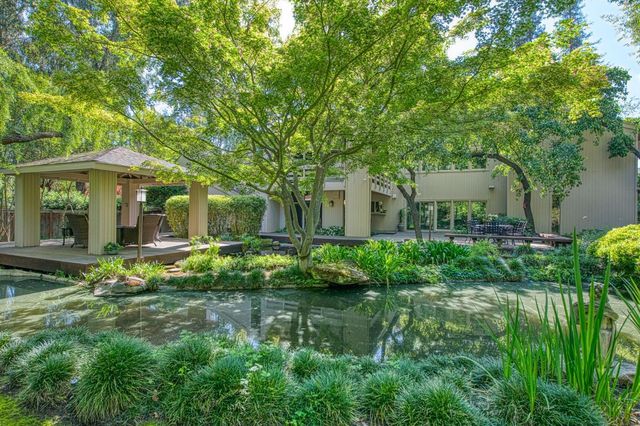 2352 W Loma Linda Avenue, Fresno, CA 93711