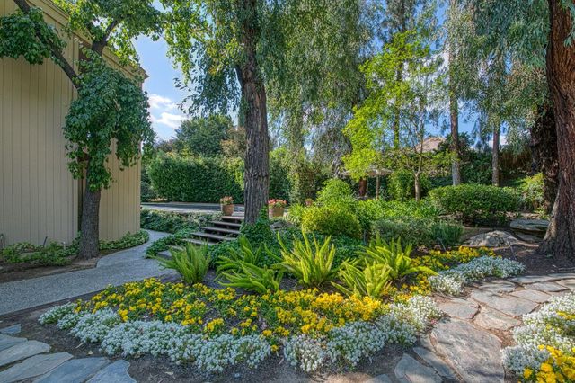 2352 W Loma Linda Avenue, Fresno, CA 93711