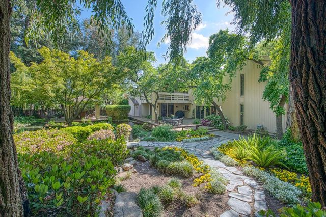 2352 W Loma Linda Avenue, Fresno, CA 93711