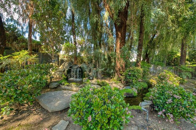 2352 W Loma Linda Avenue, Fresno, CA 93711