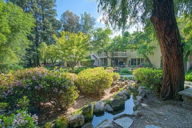 2352 W Loma Linda Avenue, Fresno, CA 93711