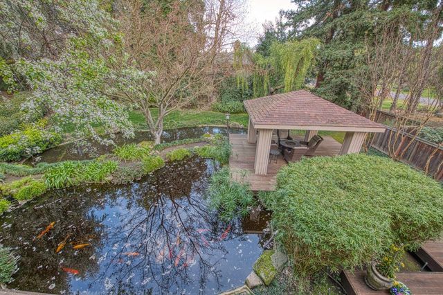 2352 W Loma Linda Avenue, Fresno, CA 93711