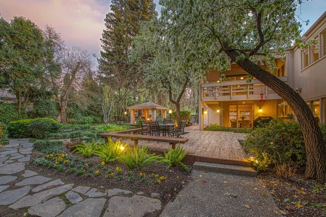 2352 W Loma Linda Avenue, Fresno, CA 93711