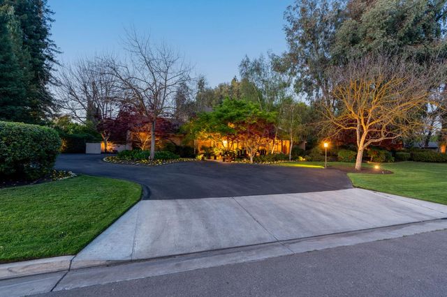 2352 W Loma Linda Avenue, Fresno, CA 93711