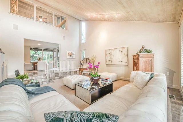 2352 W Loma Linda Avenue, Fresno, CA 93711