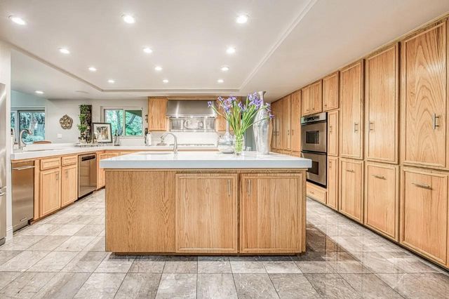 2352 W Loma Linda Avenue, Fresno, CA 93711