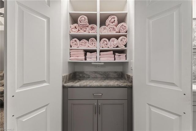 2034 Pine Isle LN # 2034, Naples, FL 34112