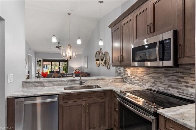 2034 Pine Isle LN # 2034, Naples, FL 34112