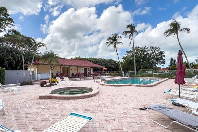 2034 Pine Isle LN # 2034, Naples, FL 34112