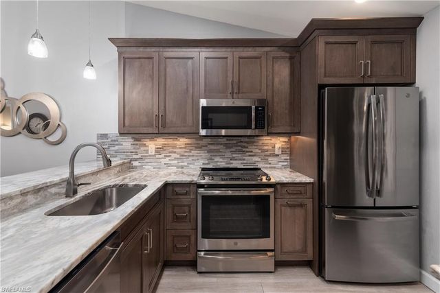 2034 Pine Isle LN # 2034, Naples, FL 34112