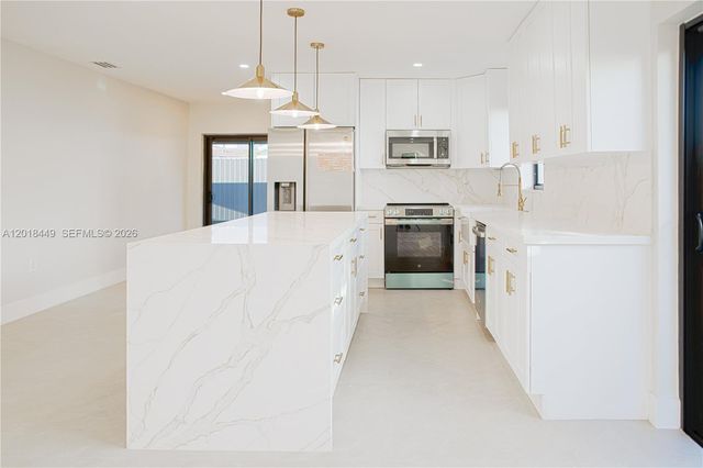 3983 SW 2nd St, Miami, FL 33134
