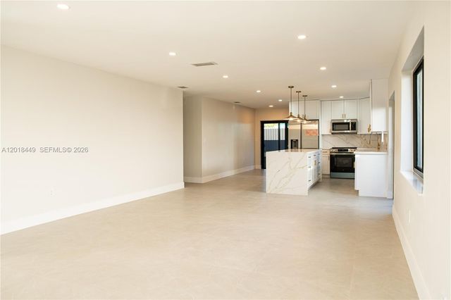 3983 SW 2nd St, Miami, FL 33134