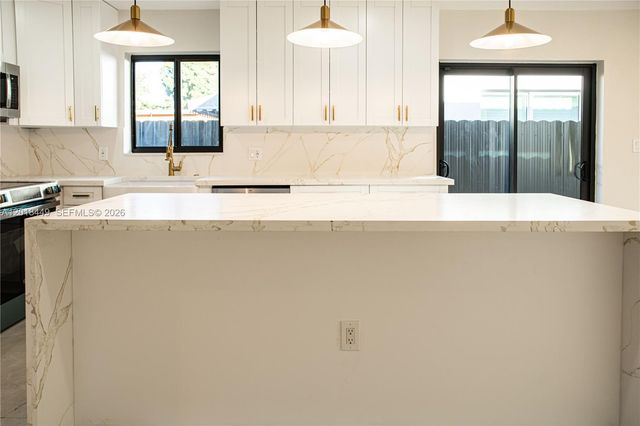 3983 SW 2nd St, Miami, FL 33134