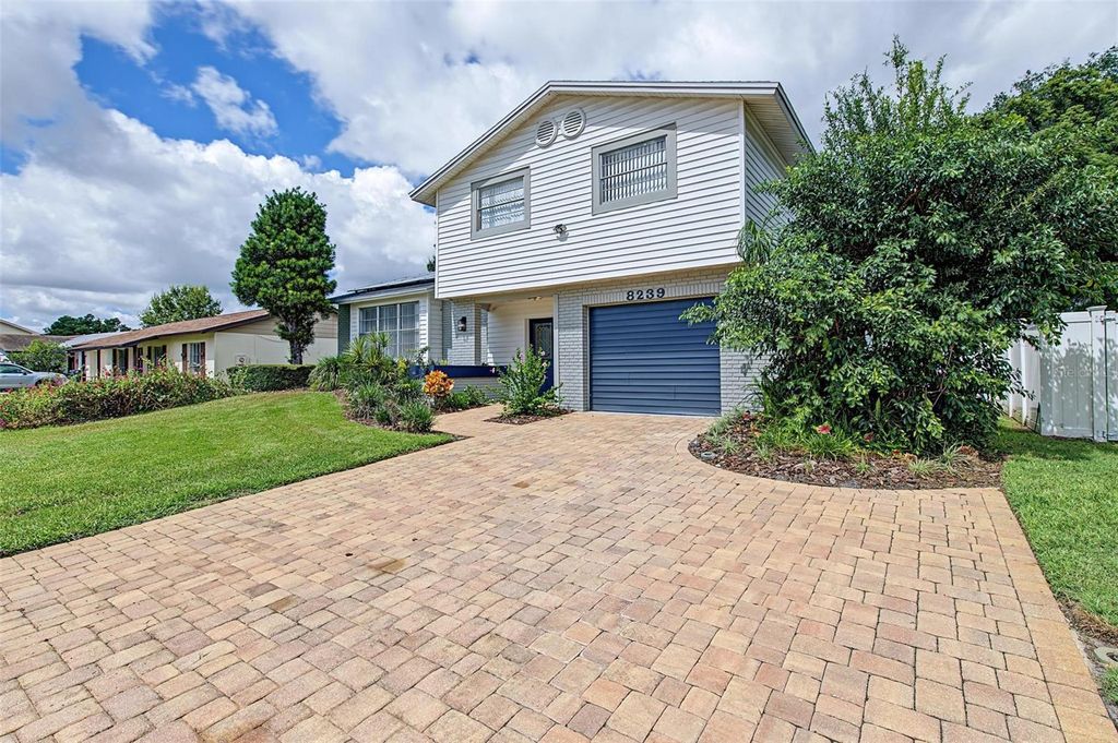 Image 2 of property listing at 8239 VASSAR CIRCLE, Tampa, FL 33634