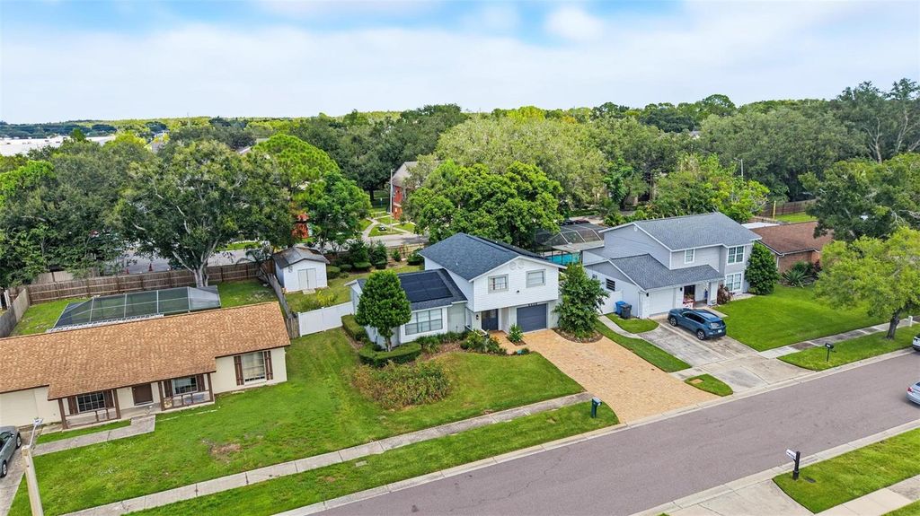 Image 3 of property listing at 8239 VASSAR CIRCLE, Tampa, FL 33634