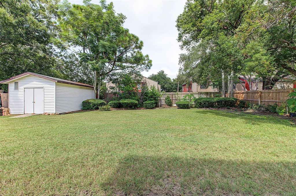 Image 30 of property listing at 8239 VASSAR CIRCLE, Tampa, FL 33634