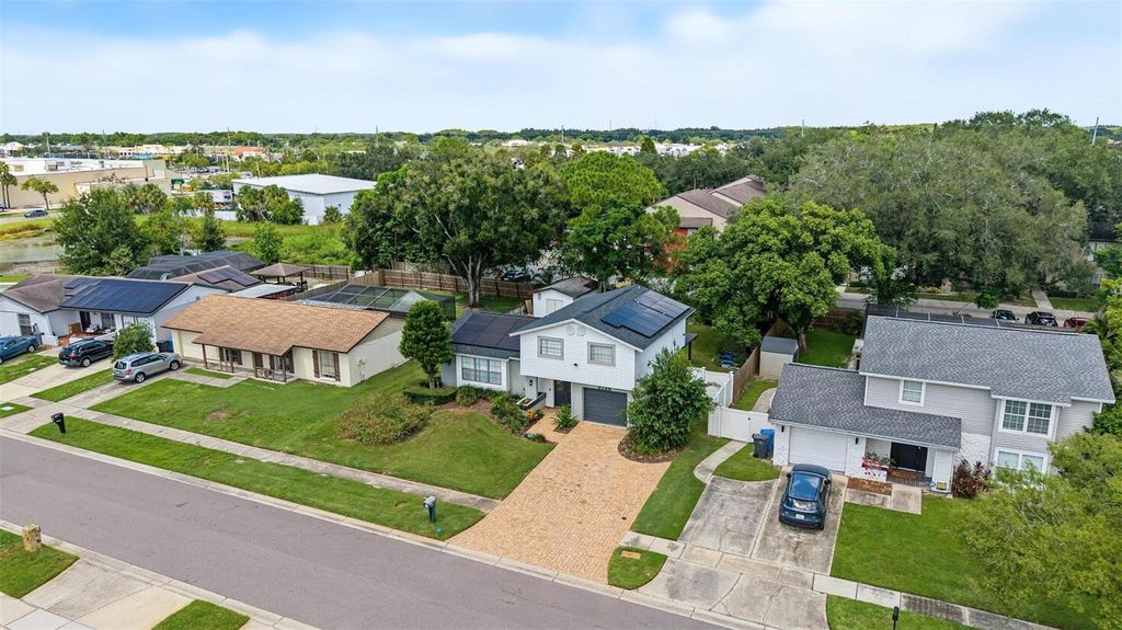 Image 4 of property listing at 8239 VASSAR CIRCLE, Tampa, FL 33634