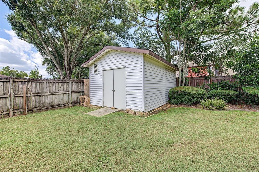 Image 31 of property listing at 8239 VASSAR CIRCLE, Tampa, FL 33634