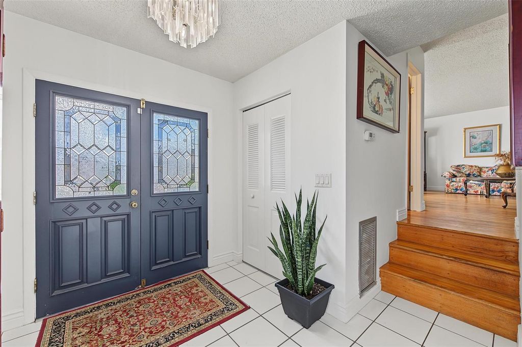 Image 6 of property listing at 8239 VASSAR CIRCLE, Tampa, FL 33634