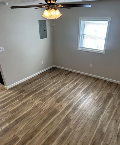 418 E Otis Ave, Salina, KS 67401