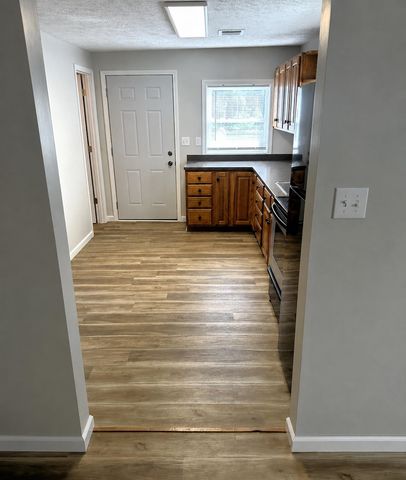 418 E Otis Ave, Salina, KS 67401