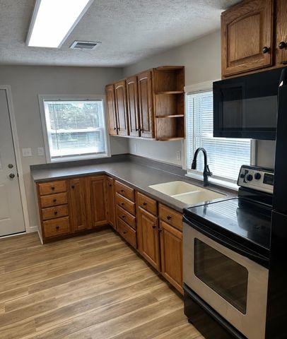418 E Otis Ave, Salina, KS 67401
