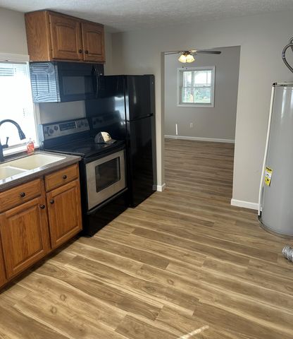 418 E Otis Ave, Salina, KS 67401