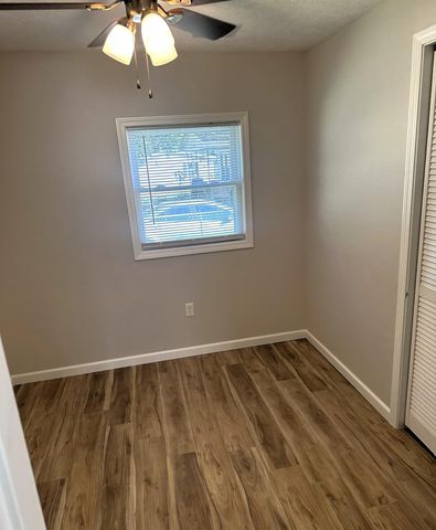 418 E Otis Ave, Salina, KS 67401