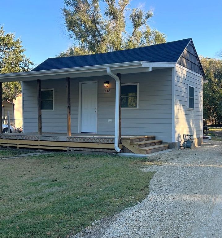 418 E Otis Ave, Salina, KS 67401