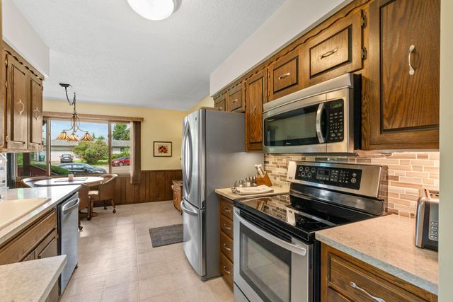 266 Cardinal Court, Chaska, MN 55318