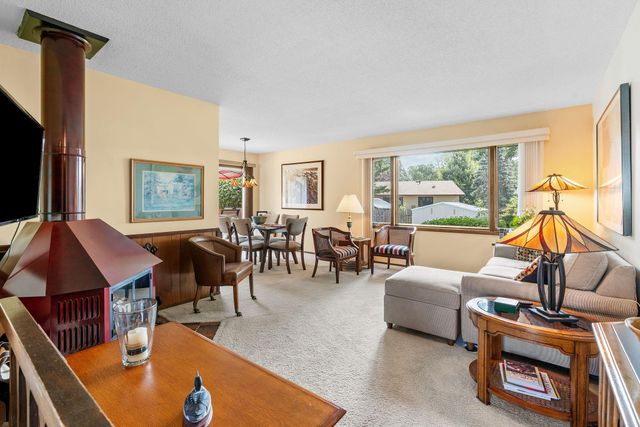 266 Cardinal Court, Chaska, MN 55318