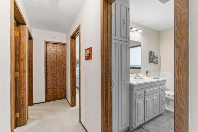266 Cardinal Court, Chaska, MN 55318